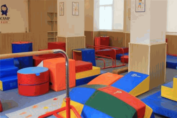 TOTSCAMP美式婴幼儿育乐中心